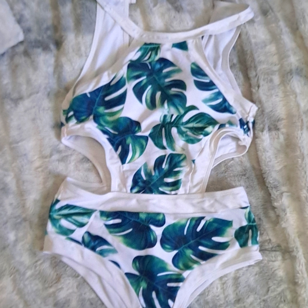 Women's medium sexy one piece swim suit